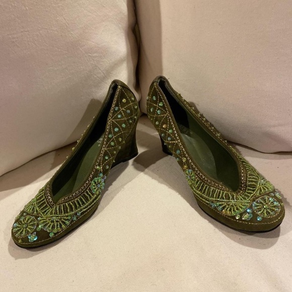 Newport News green handmade embroidery high wedge heels shoes sz 8 - Picture 1 of 6